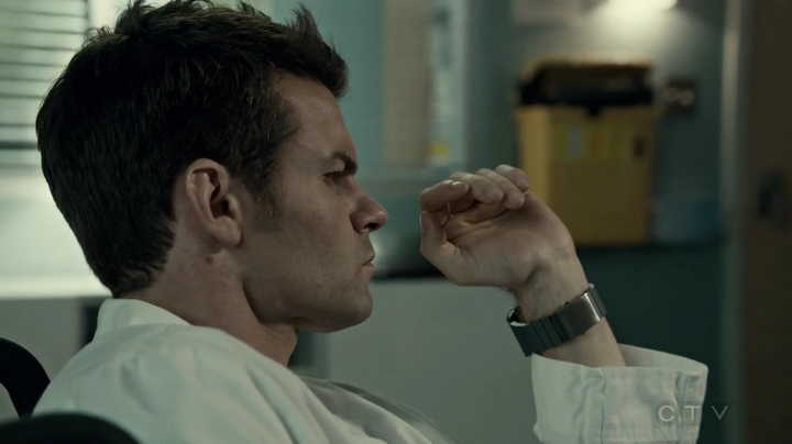 VampireDiariesWorld-dot-org_SavingHope2x18-2108.jpg