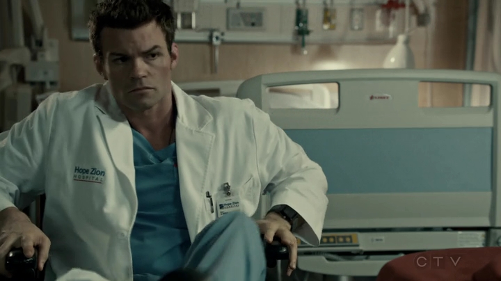 VampireDiariesWorld-dot-org_SavingHope2x18-2111.jpg