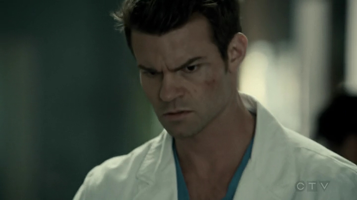 VampireDiariesWorld-dot-org_SavingHope2x18-2128.jpg