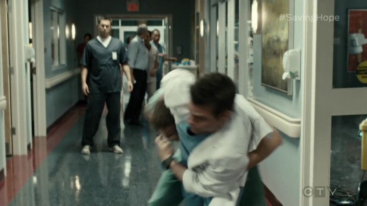 VampireDiariesWorld-dot-org_SavingHope3x01-0216.jpg