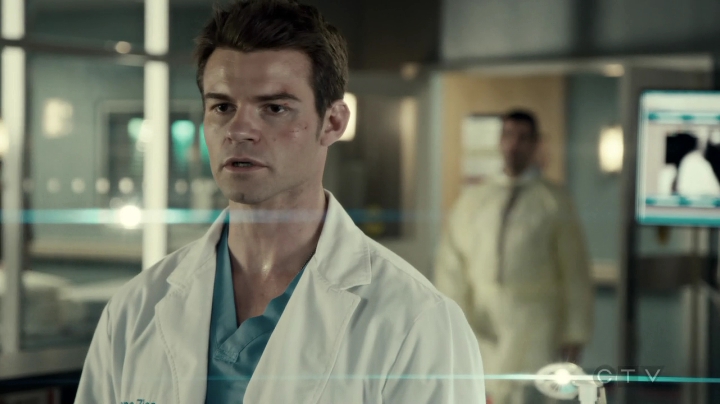 VampireDiariesWorld-dot-org_SavingHope3x01-0338.jpg