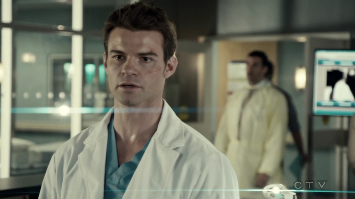 VampireDiariesWorld-dot-org_SavingHope3x01-0339.jpg