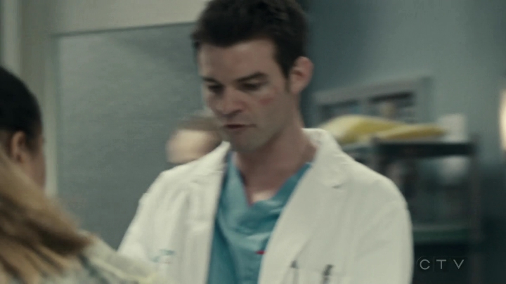 VampireDiariesWorld-dot-org_SavingHope3x01-0459.jpg