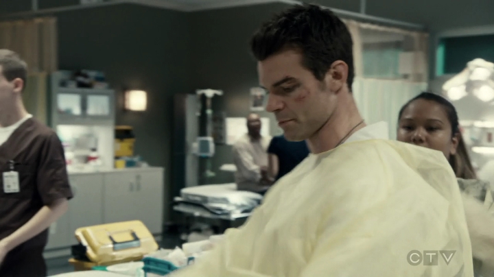 VampireDiariesWorld-dot-org_SavingHope3x01-0461.jpg