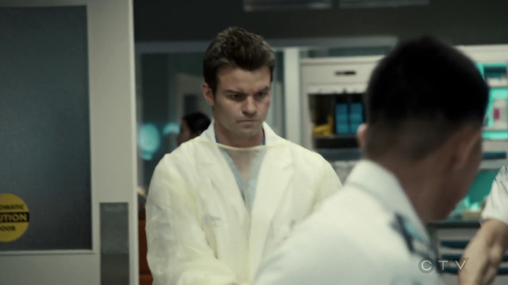 VampireDiariesWorld-dot-org_SavingHope3x01-0482.jpg