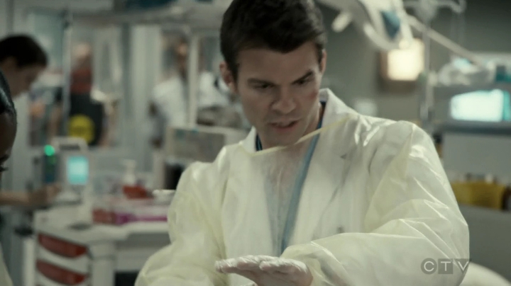 VampireDiariesWorld-dot-org_SavingHope3x01-0485.jpg