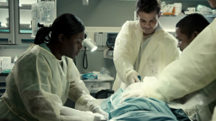 VampireDiariesWorld-dot-org_SavingHope3x01-0516.jpg