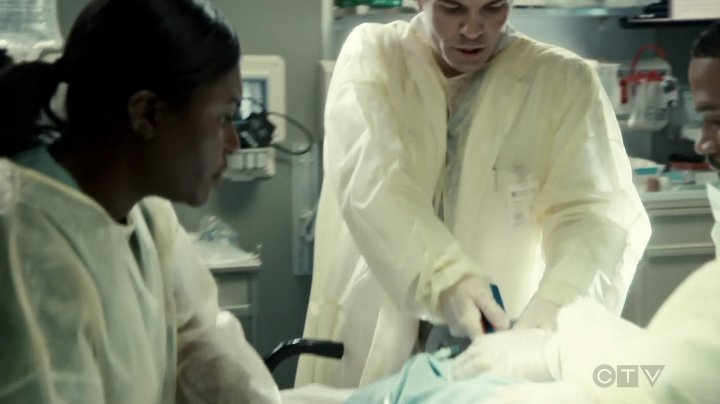 VampireDiariesWorld-dot-org_SavingHope3x01-0517.jpg