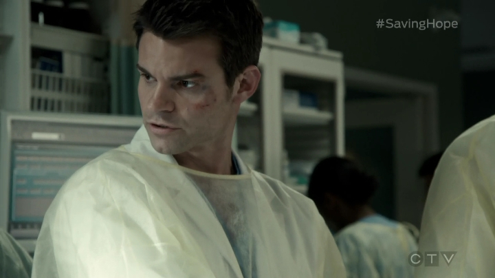 VampireDiariesWorld-dot-org_SavingHope3x01-0758.jpg