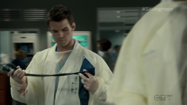 VampireDiariesWorld-dot-org_SavingHope3x01-0765.jpg