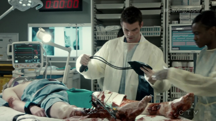 VampireDiariesWorld-dot-org_SavingHope3x01-0766.jpg