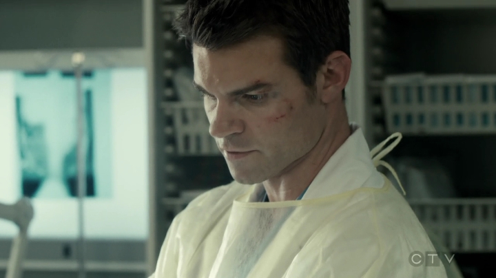 VampireDiariesWorld-dot-org_SavingHope3x01-0775.jpg