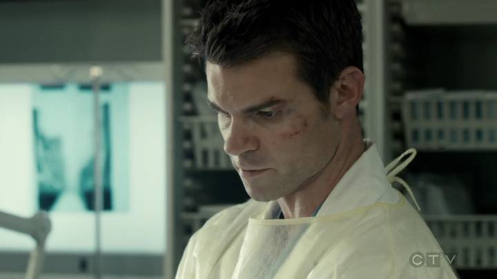 VampireDiariesWorld-dot-org_SavingHope3x01-0776.jpg