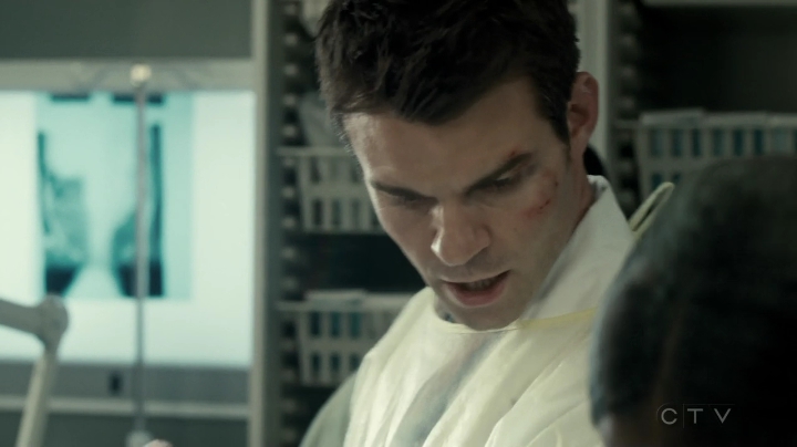 VampireDiariesWorld-dot-org_SavingHope3x01-0778.jpg