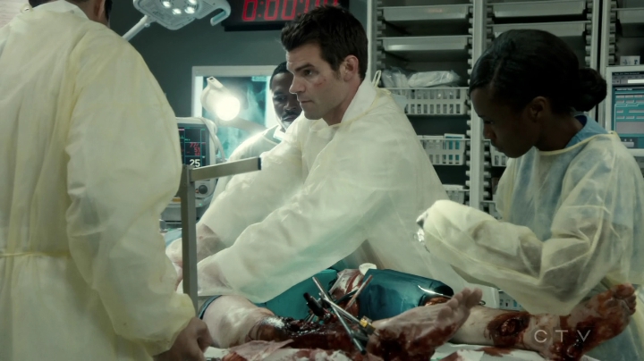 VampireDiariesWorld-dot-org_SavingHope3x01-0783.jpg