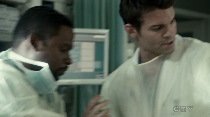 VampireDiariesWorld-dot-org_SavingHope3x01-0788.jpg