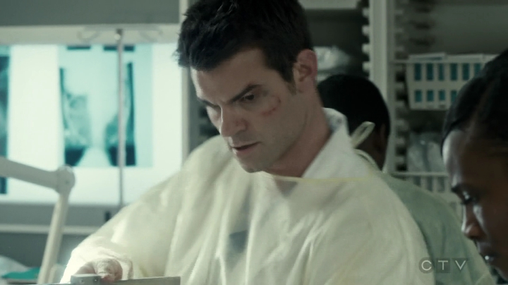 VampireDiariesWorld-dot-org_SavingHope3x01-0808.jpg