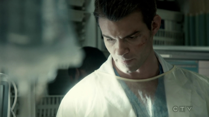 VampireDiariesWorld-dot-org_SavingHope3x01-0815.jpg