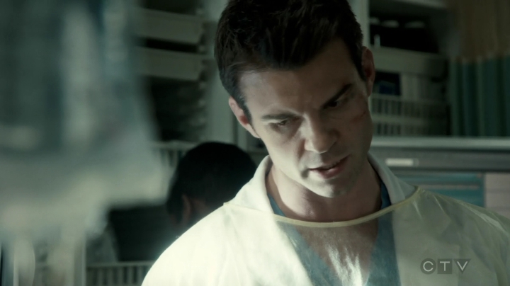 VampireDiariesWorld-dot-org_SavingHope3x01-0816.jpg