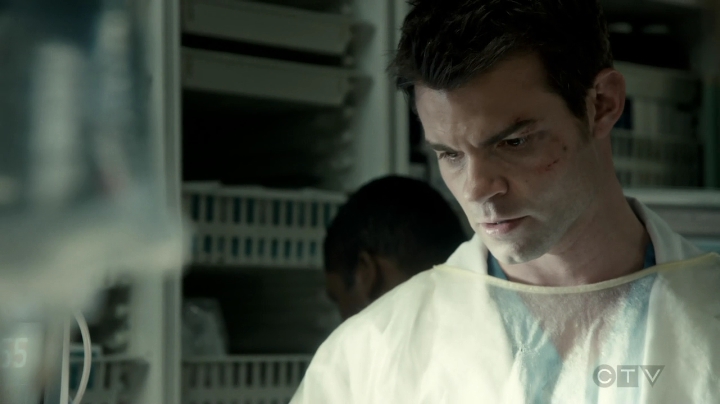 VampireDiariesWorld-dot-org_SavingHope3x01-0828.jpg