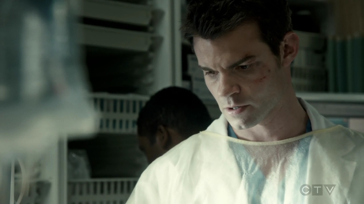 VampireDiariesWorld-dot-org_SavingHope3x01-0830.jpg