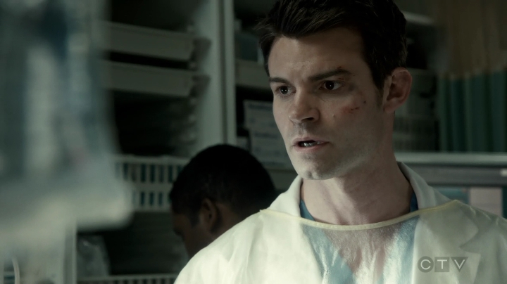 VampireDiariesWorld-dot-org_SavingHope3x01-0833.jpg