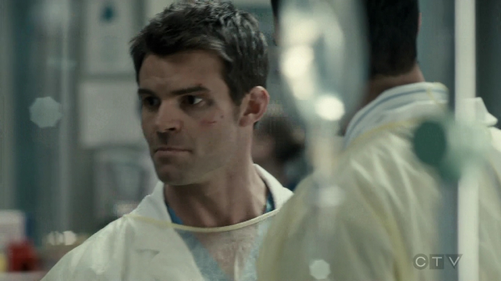 VampireDiariesWorld-dot-org_SavingHope3x01-0856.jpg