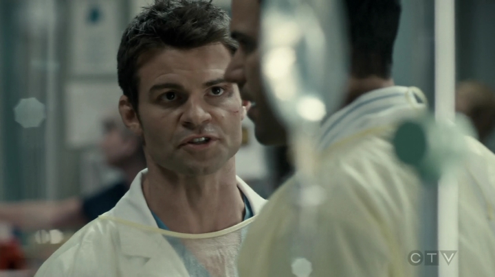 VampireDiariesWorld-dot-org_SavingHope3x01-0857.jpg