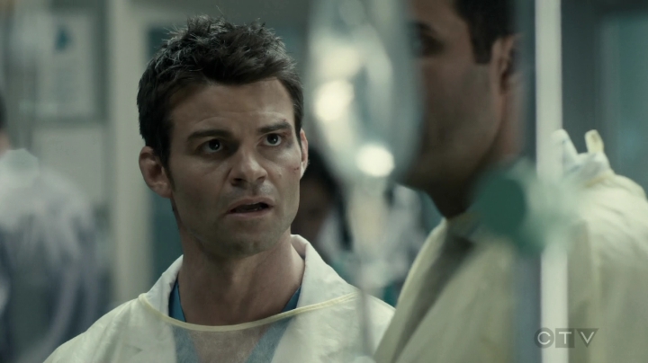 VampireDiariesWorld-dot-org_SavingHope3x01-0864.jpg