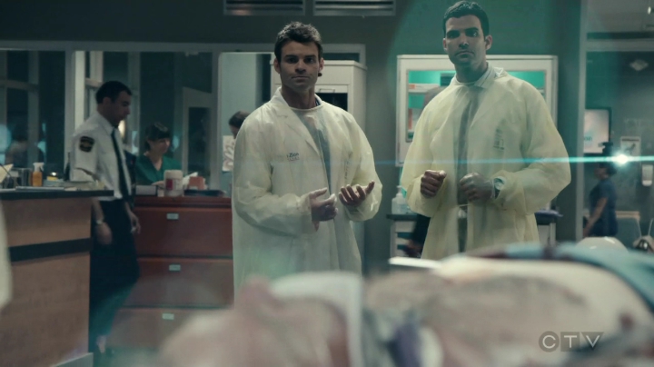 VampireDiariesWorld-dot-org_SavingHope3x01-0869.jpg