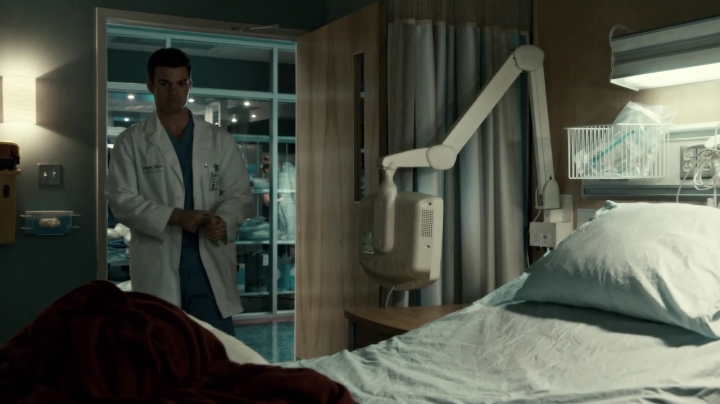 VampireDiariesWorld-dot-org_SavingHope3x01-1104.jpg