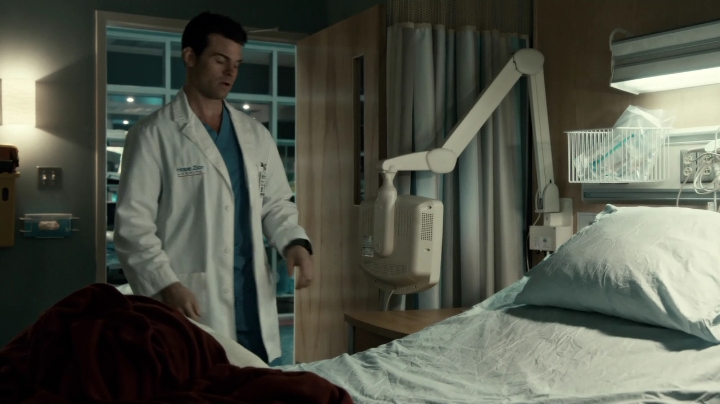 VampireDiariesWorld-dot-org_SavingHope3x01-1105.jpg