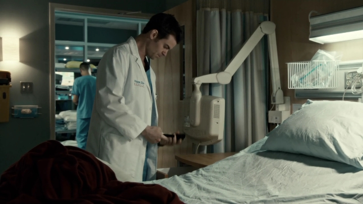 VampireDiariesWorld-dot-org_SavingHope3x01-1109.jpg