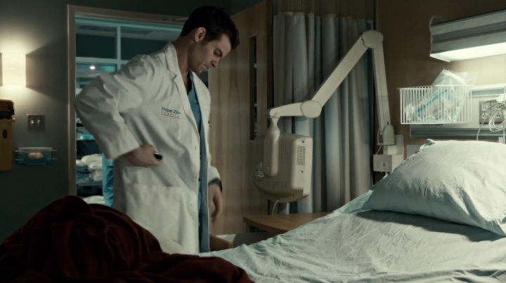 VampireDiariesWorld-dot-org_SavingHope3x01-1110.jpg