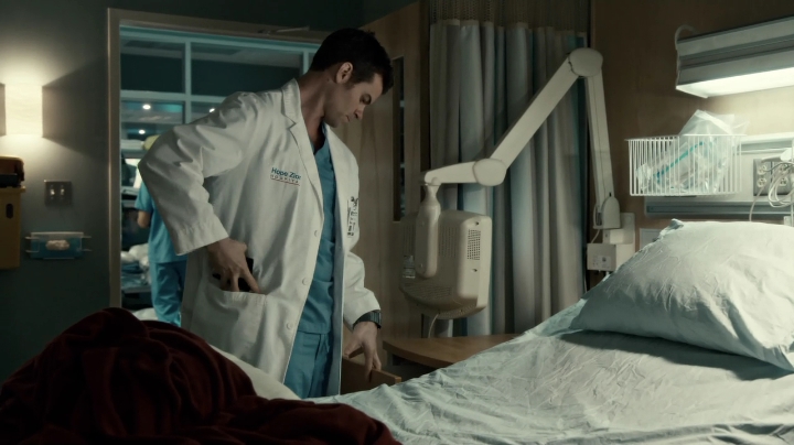 VampireDiariesWorld-dot-org_SavingHope3x01-1111.jpg