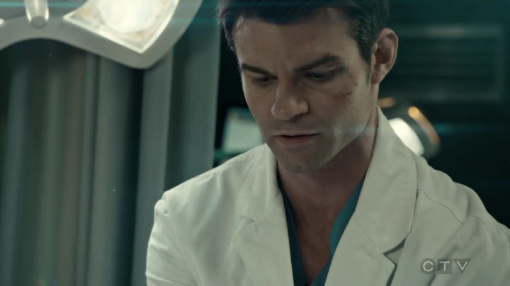 VampireDiariesWorld-dot-org_SavingHope3x01-1186.jpg