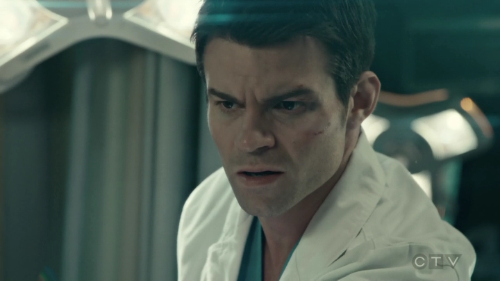 VampireDiariesWorld-dot-org_SavingHope3x01-1188.jpg