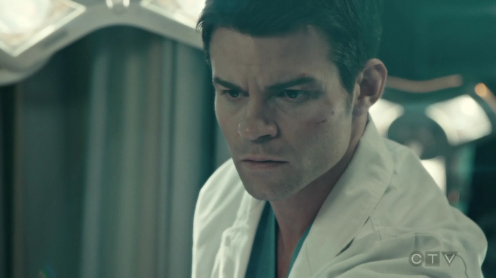 VampireDiariesWorld-dot-org_SavingHope3x01-1189.jpg