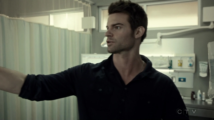 VampireDiariesWorld-dot-org_SavingHope3x02-0196.jpg