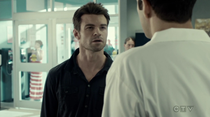 VampireDiariesWorld-dot-org_SavingHope3x02-0304.jpg