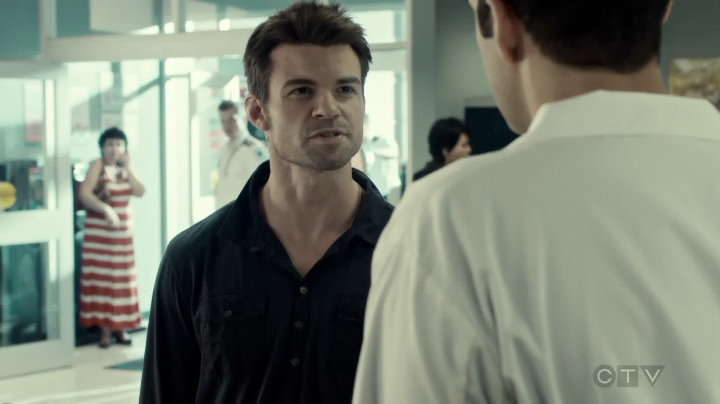 VampireDiariesWorld-dot-org_SavingHope3x02-0308.jpg