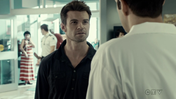 VampireDiariesWorld-dot-org_SavingHope3x02-0309.jpg