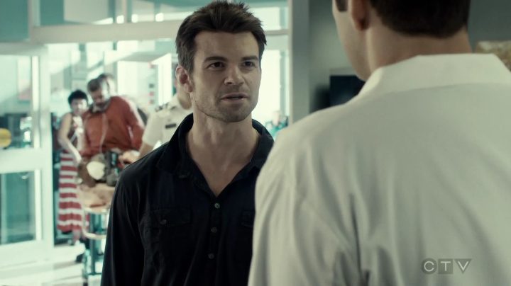 VampireDiariesWorld-dot-org_SavingHope3x02-0310.jpg