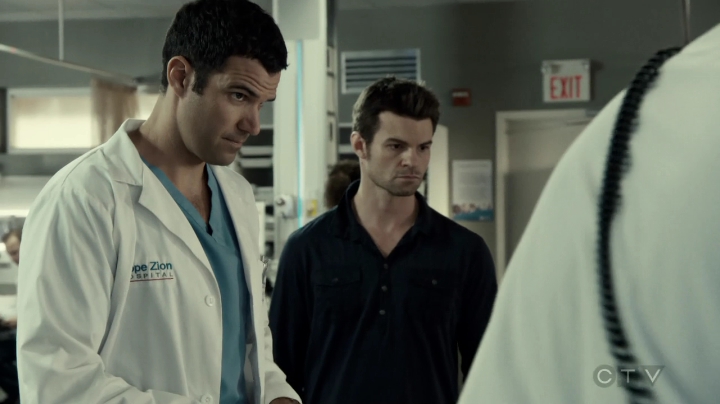 VampireDiariesWorld-dot-org_SavingHope3x02-0328.jpg