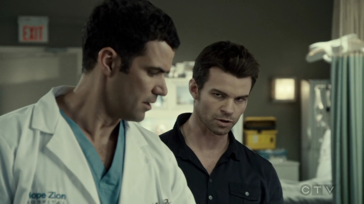 VampireDiariesWorld-dot-org_SavingHope3x02-0339.jpg