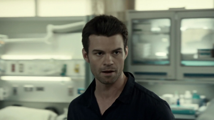 VampireDiariesWorld-dot-org_SavingHope3x02-0342.jpg