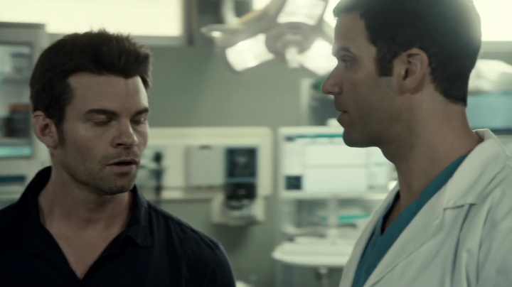 VampireDiariesWorld-dot-org_SavingHope3x02-0343.jpg