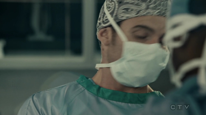 VampireDiariesWorld-dot-org_SavingHope3x02-0612.jpg