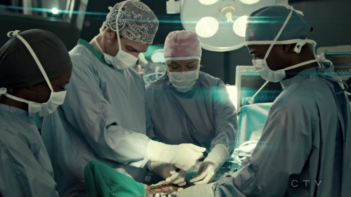 VampireDiariesWorld-dot-org_SavingHope3x02-0614.jpg