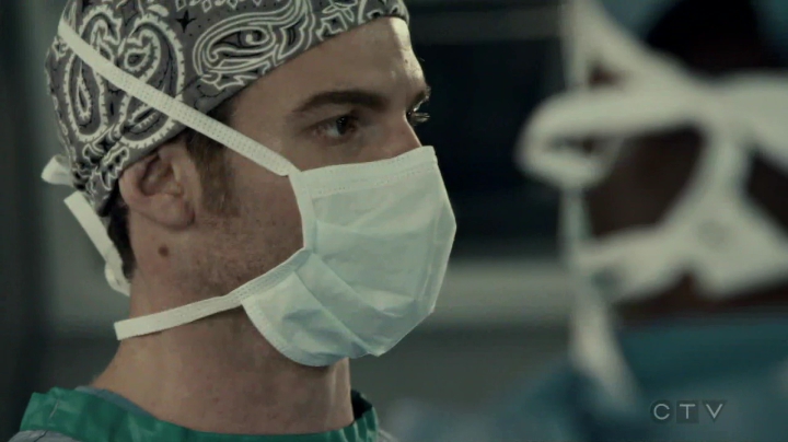 VampireDiariesWorld-dot-org_SavingHope3x02-0716.jpg